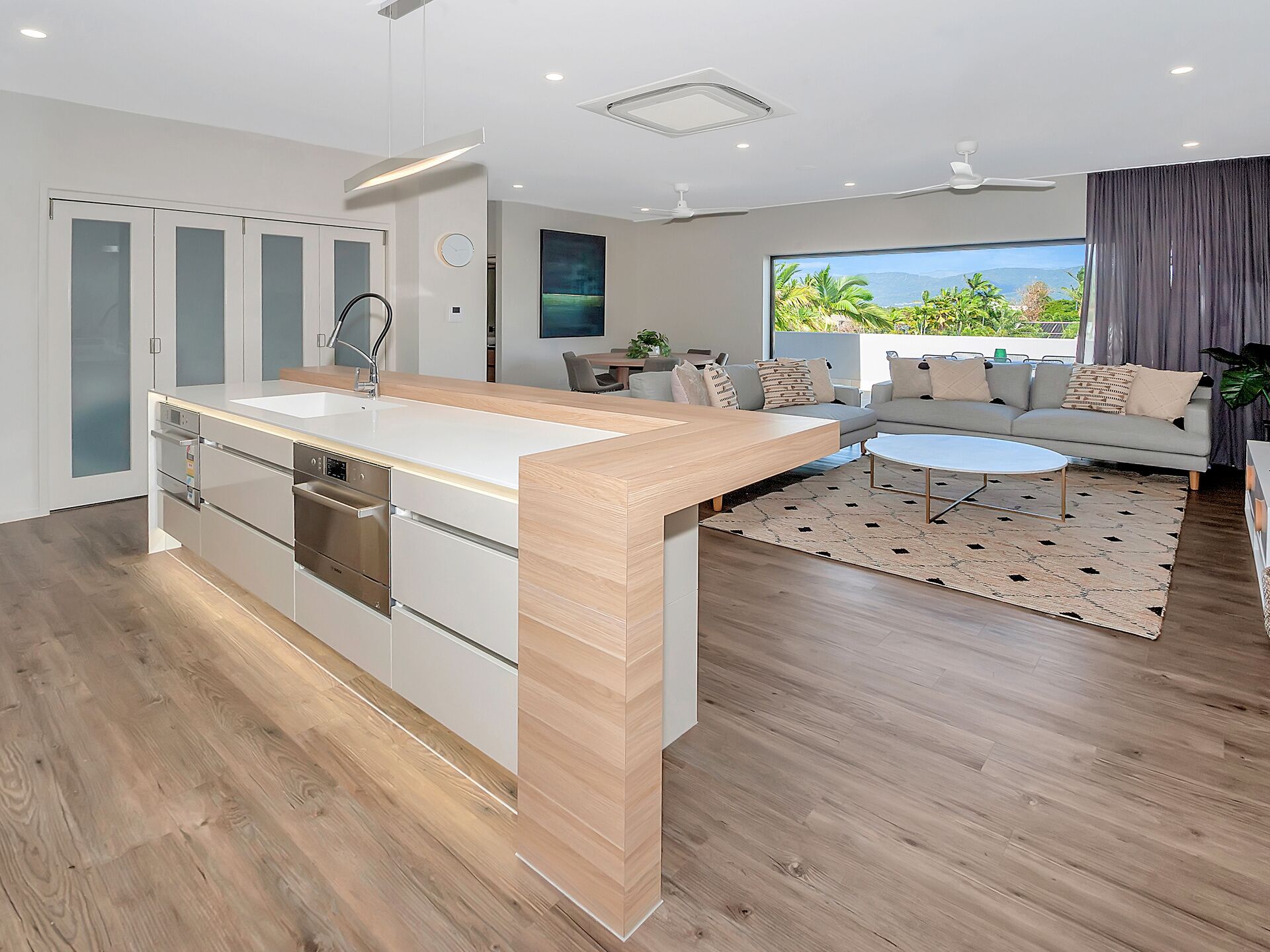 Superior Luxury Apartment In The City