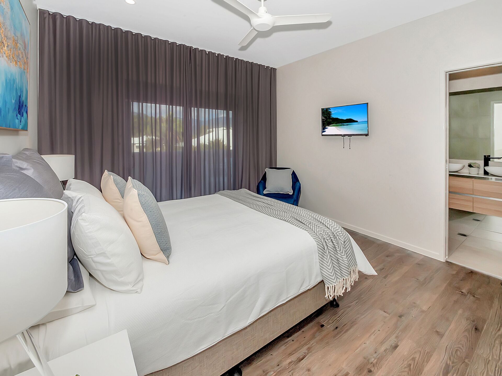 Superior Luxury Apartment In The City