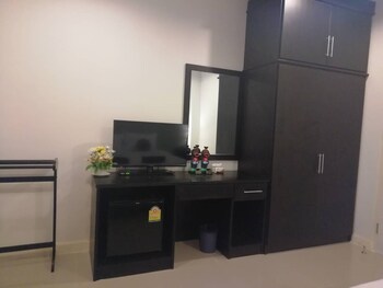 May House Karon Beach, Phuket: Room Prices & Reviews | Travelocity