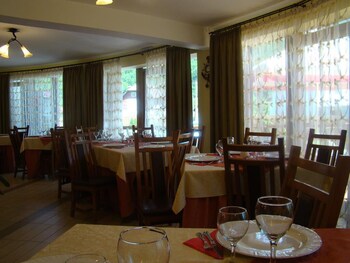 Pensiunea Floare De Colt Dragoslavele 2020 Room Prices Reviews
