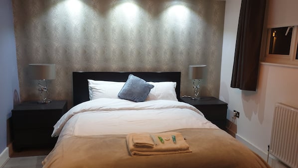 Iron/ironing board, free WiFi, linens