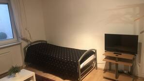 Iron/ironing board, free WiFi, linens