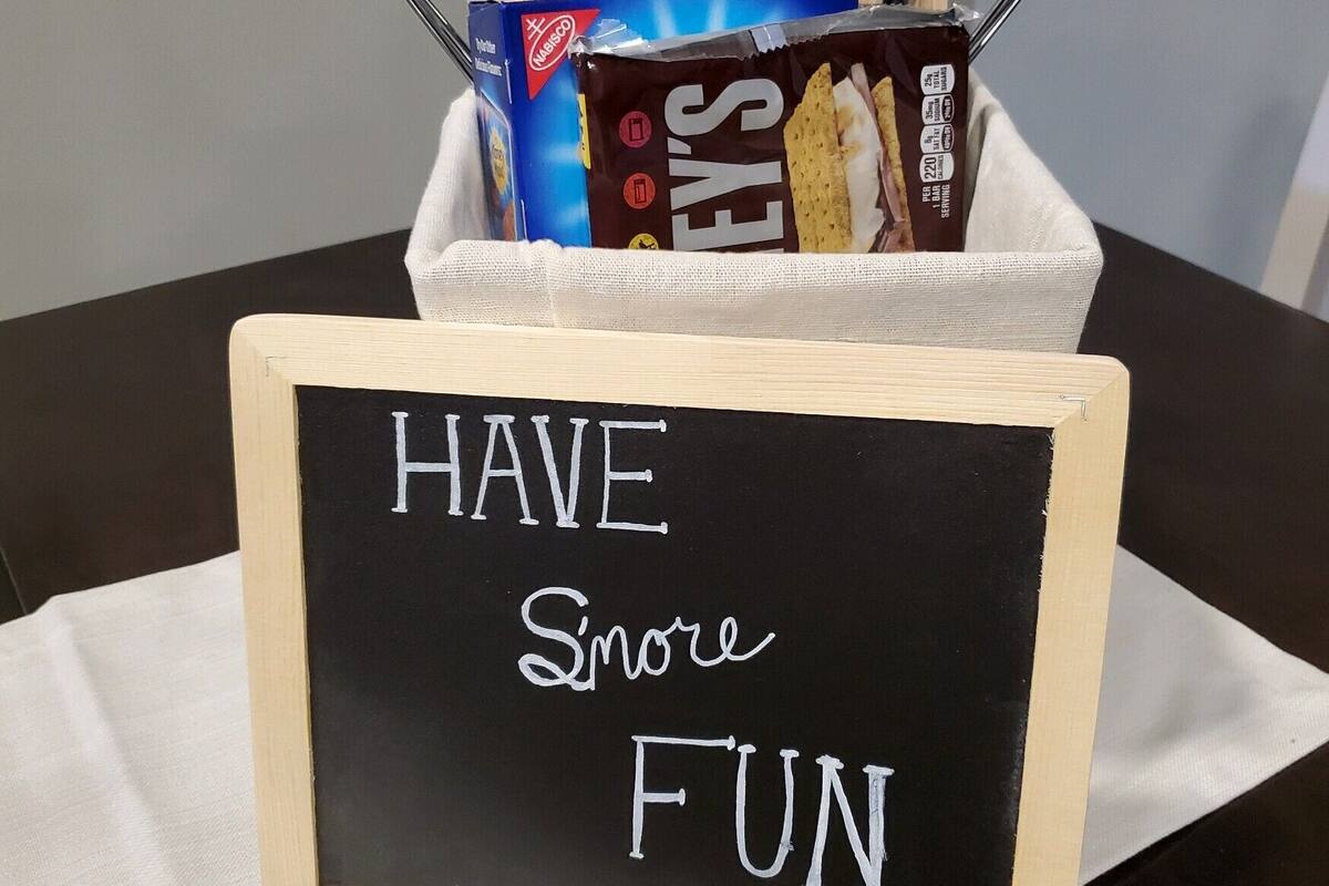 Loz Familyfun Lakefront Vacation Home 15 6 r 4 Baths Sleeps 26 21 Room Prices Deals Reviews Expedia Com