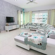 Kampung Sungai Berembang Holiday Rentals and Short-Term Rentals 