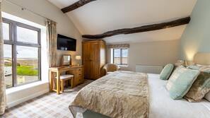 Desk, laptop workspace, iron/ironing board, free WiFi