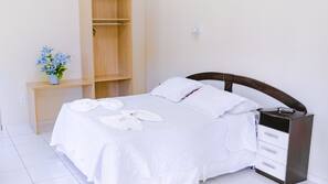 Escrivaninha, Wi-Fi de cortesia, roupa de cama