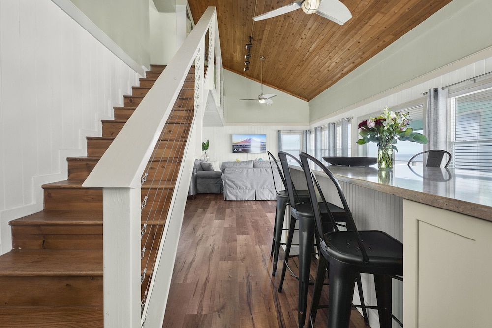 Ocean front 5 bedroom pet friendly beach house rental in Florida sleep