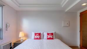 Desk, rollaway beds, free WiFi, linens