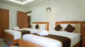 Premium bedding, desk, blackout curtains, free WiFi
