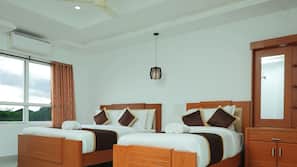 Premium bedding, desk, blackout curtains, free WiFi