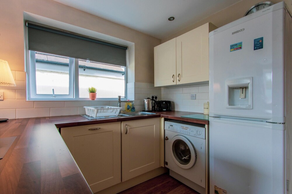 70 Elm Street Deals & Reviews (Cardiff, GBR) Wotif