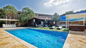 Piscine extérieure