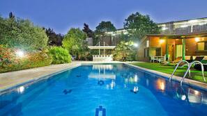 Piscine extérieure