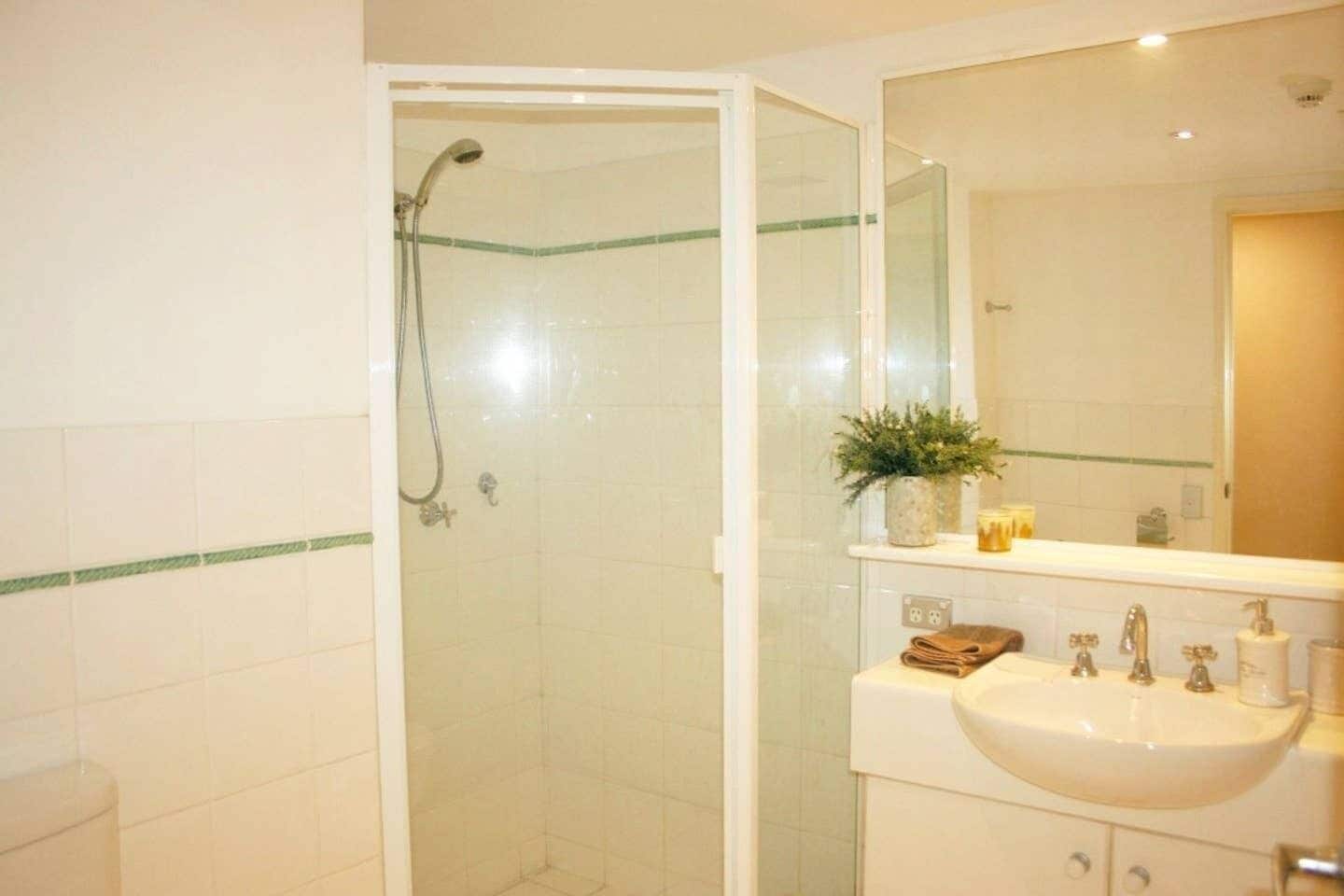 2BR Lovely River Retreat ⛵️Pool💦Wine🍷Gym💪Netflx