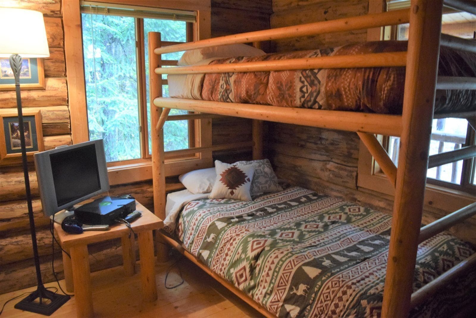 Cascade Log Cabin in Packwood, United States