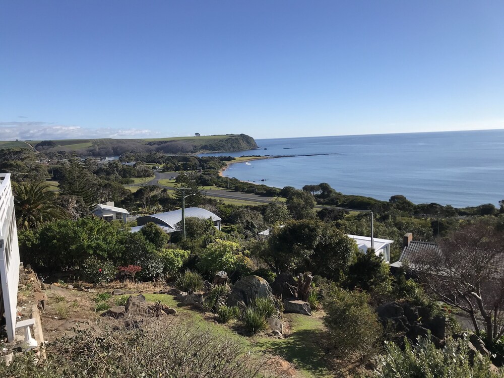 Stunning Coles Beach with amazing ocean views and short stroll to the