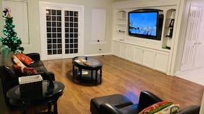 TV, fireplace, video game console, stereo