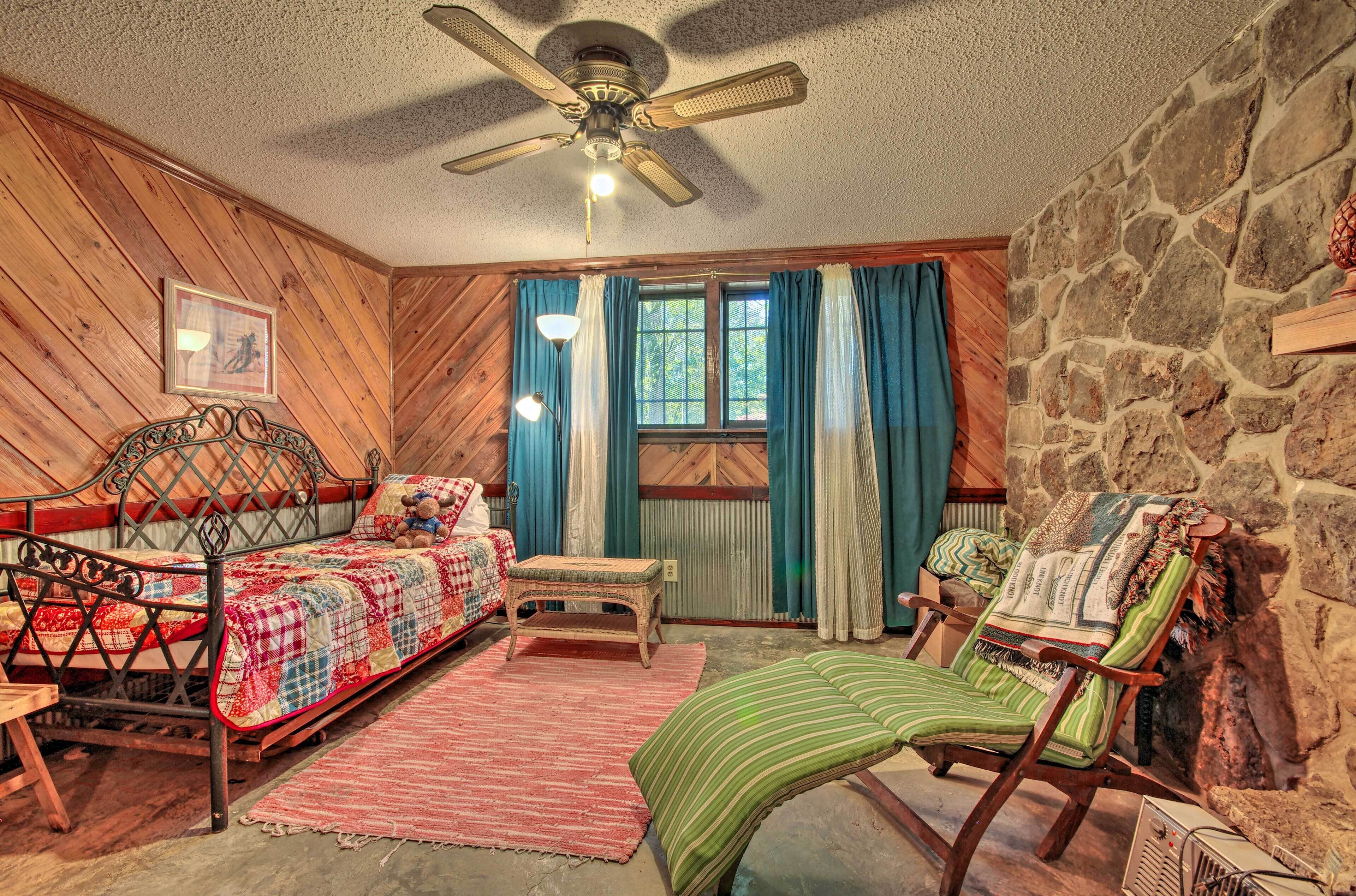 Riverfront Getaway w/ Treehouse, Kayaks & Deck! in Hardy, United States