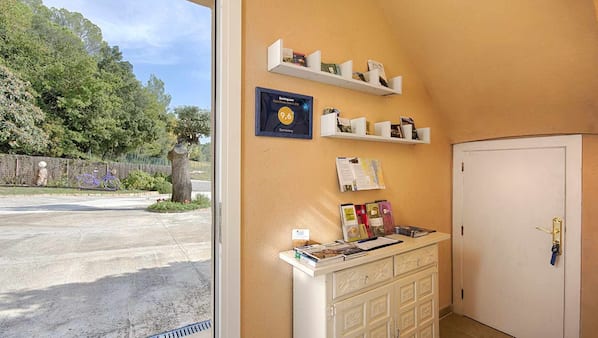 9 chambres, fer et planche à repasser, accès Internet, draps fournis