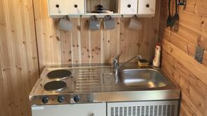 Full-sized fridge, microwave, electric kettle, toaster
