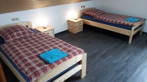Verdunkelungsvorhänge, schallisolierte Zimmer