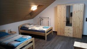 Verdunkelungsvorhänge, schallisolierte Zimmer