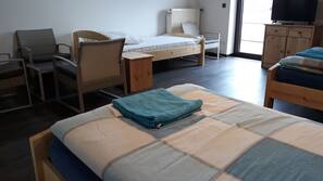 Verdunkelungsvorhänge, schallisolierte Zimmer