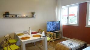 Télévision à écran plat de 101 cm avec chaînes par câble, télévision