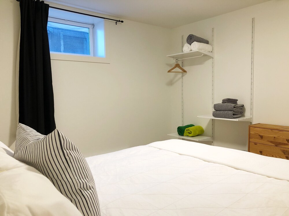 Beautiful Basement Suite Near Hospital + Downtown Lethbridge Vrbo