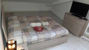 2 bedrooms, iron/ironing board, Internet, linens