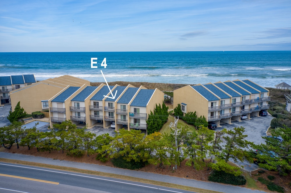 'Beachfront Dream' Oceanfront CondoNags Head 3BR 3BAPool on Own