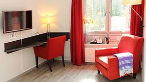 Iron/ironing board, free WiFi, bed sheets