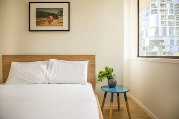 Cozy 3 Bedroom Apartment In The Heart Of Melbourne Cbd Deals