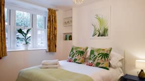 2 bedrooms, linens