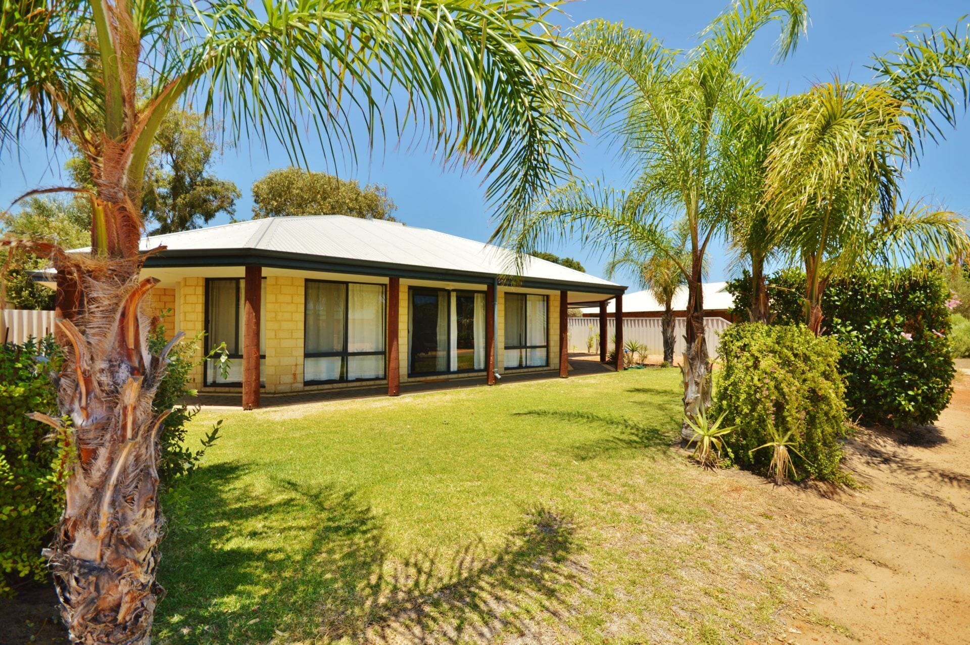 Only 5 Mins From Blue Holes Beach + Bonus Free Wifi is Available