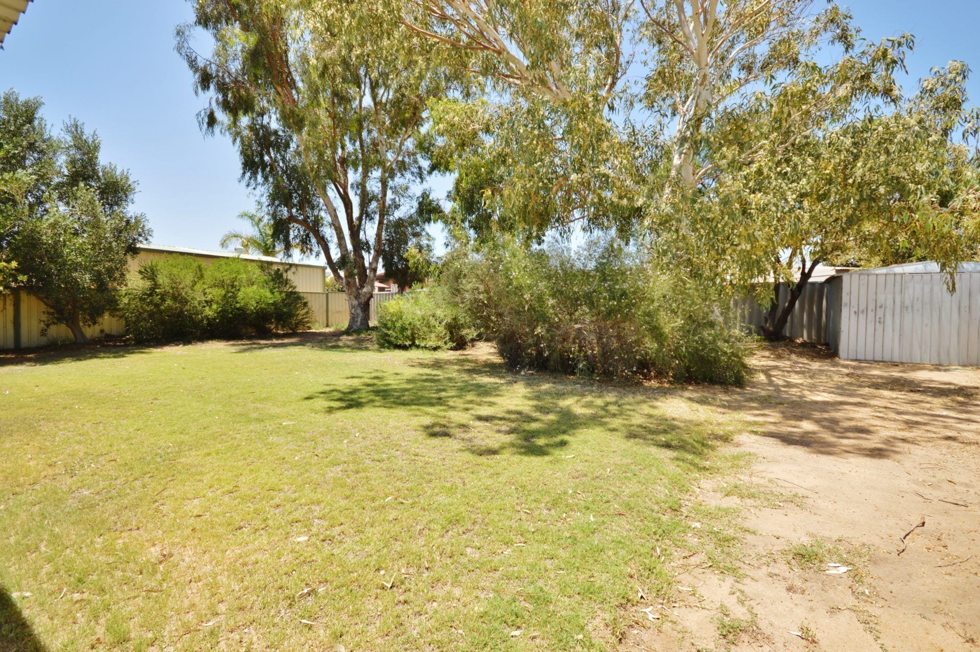 Only 5 Mins From Blue Holes Beach + Bonus Free Wifi is Available