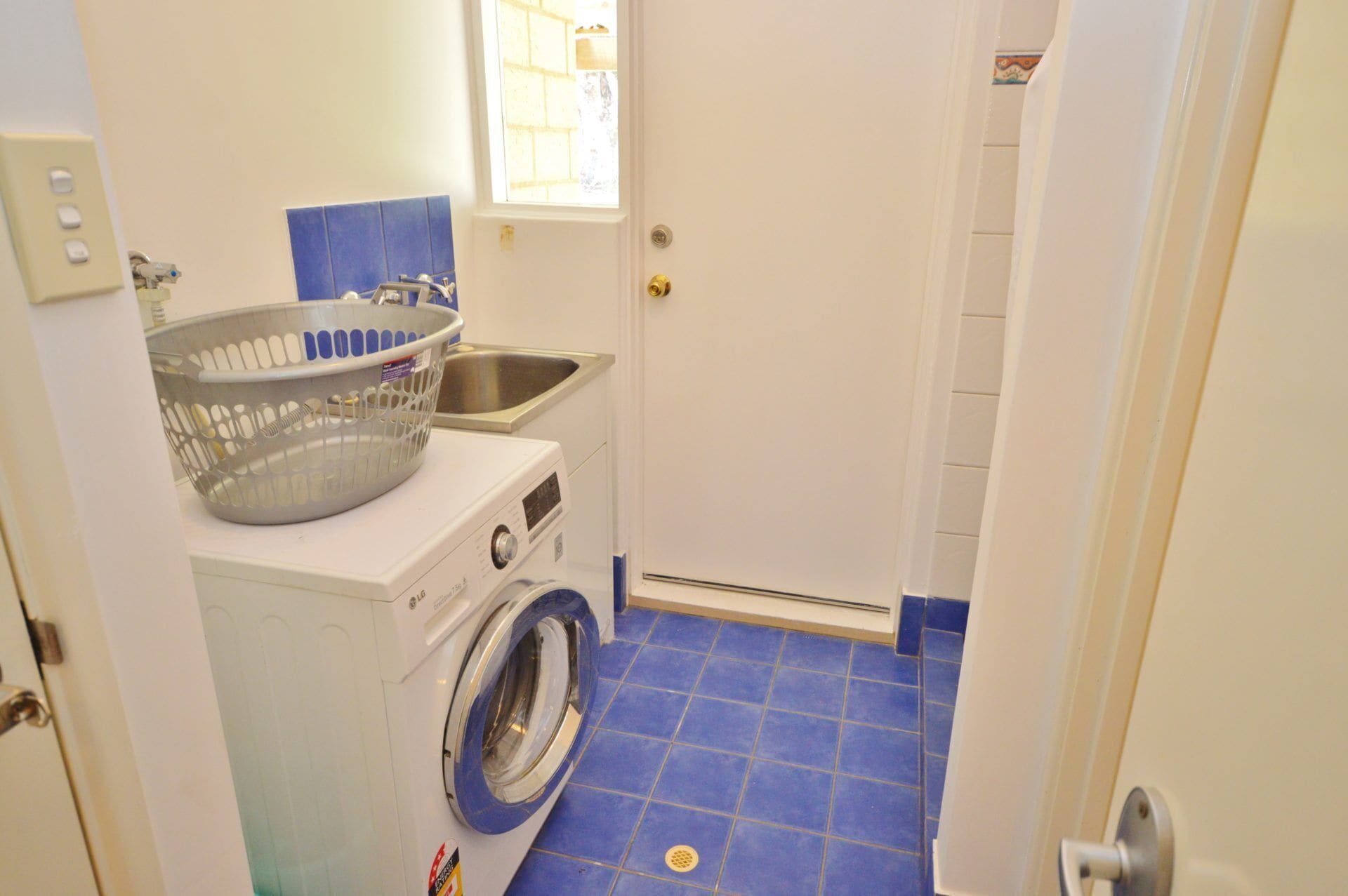 Only 5 Mins From Blue Holes Beach + Bonus Free Wifi is Available