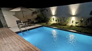 2 outdoor pools, pool umbrellas