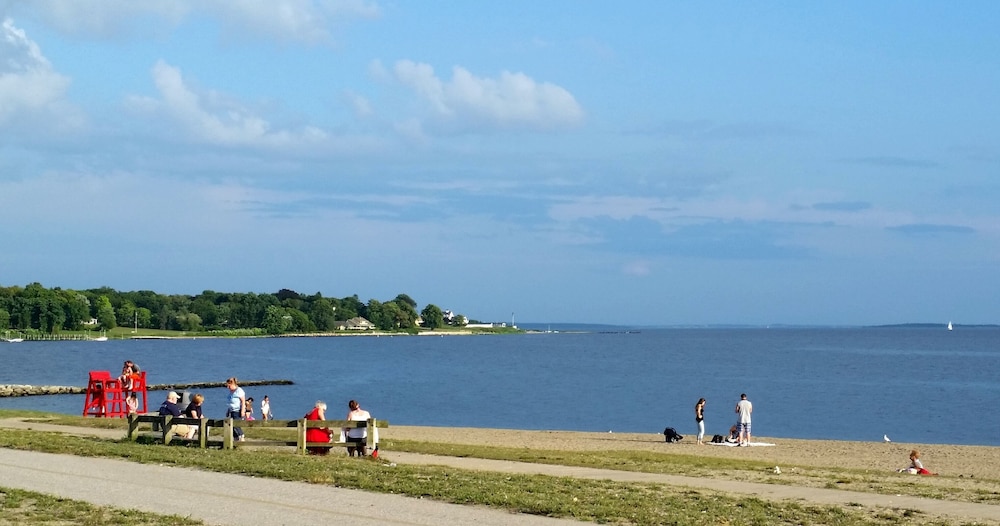 Cozy cottage in Warwick's West Bay Warwick Vrbo