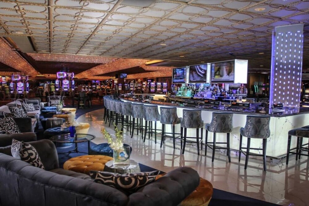 Westgate LV Hotel & Casino - 2 Rooms; close to strip; access to convention ctr.