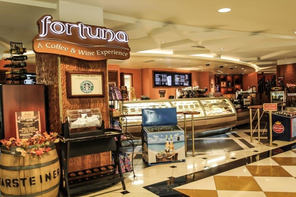 Westgate LV Hotel & Casino - 2 Rooms; close to strip; access to convention ctr.