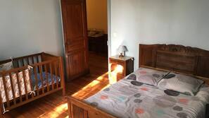 4 chambres, fer et planche à repasser, Wi-Fi