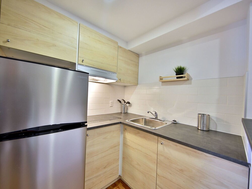 Enjoy Your Stay In Montreal At Hotel Newstar Appart Queen Size Kitchen Equiped 2 Pers Double In Montreal Hotel Rates Reviews On Orbitz