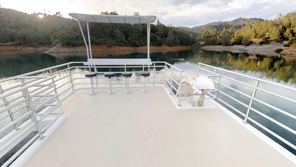 Shasta Marina at Packers Bay's Sumerset Houseboat in Lakehead Best