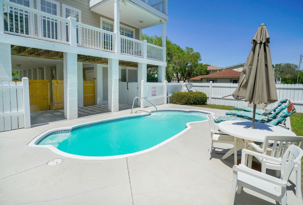 **ALL-INCLUSIVE RATES** Turtle Tides - Short Walk to Beach w/ Private Pool