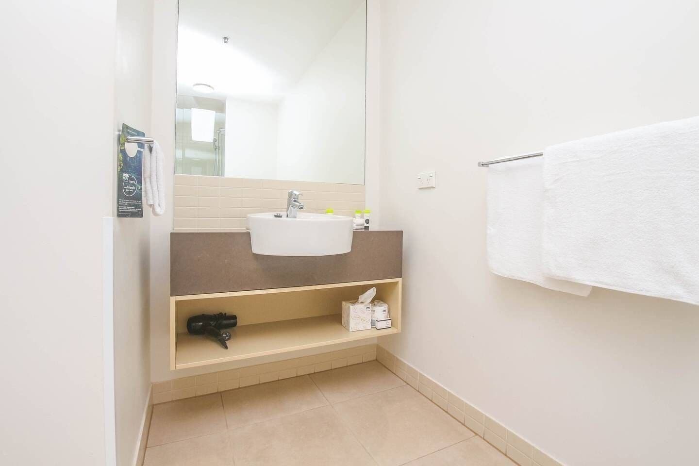 Privately Owned Hotel Room by Cairns Marina 222