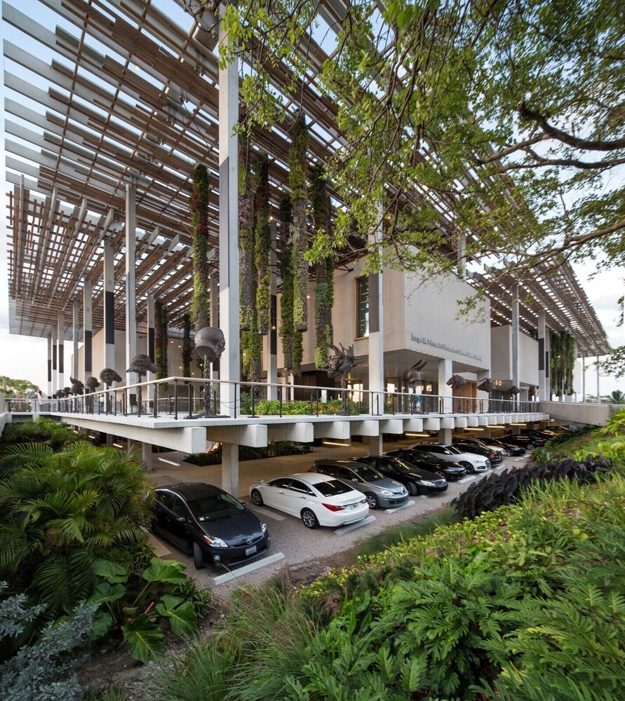 GREAT OCEAN & RIVER VIEWS, W RESIDENCES PRIVATE UNIT, DESIGN, FREE POOL, WI-FI