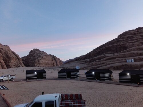 ワディ ラム ビジター センター ワディ ラム エクスペディア