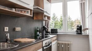 Kühlschrank, Mikrowelle, Herd, Geschirrspüler