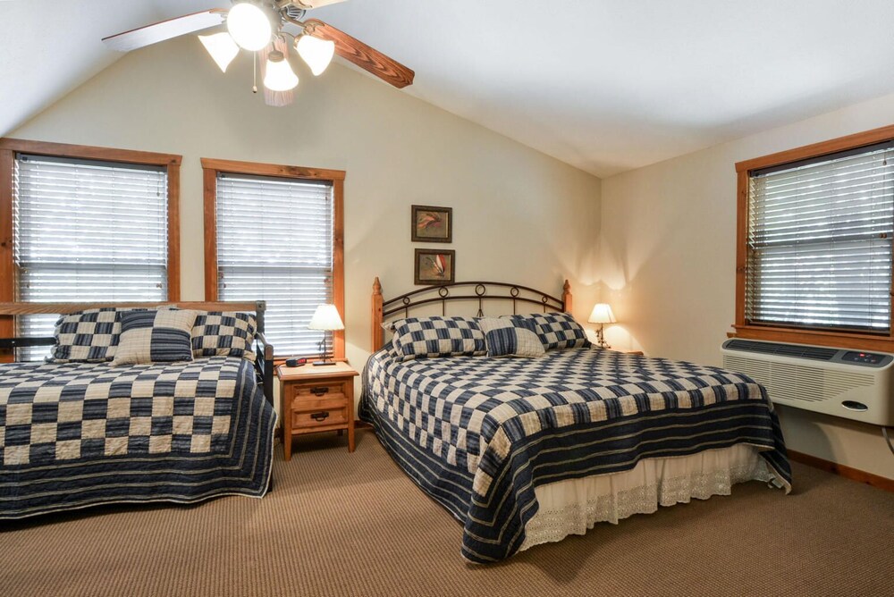 Possum Tracks Lodge -- Close to Silver Dollar, Clubhouse & Pool. Clean